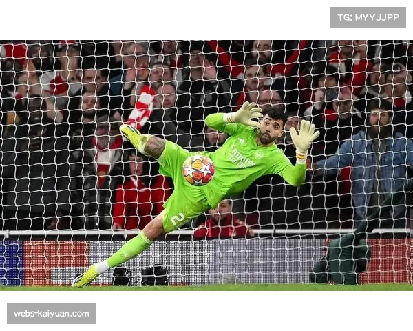 门将的威慑:桑切斯、拉亚等门将活动范围扩大,有效封堵射门角度 门将的威慑:桑切斯、拉亚等门将活动范围扩大,有效封堵射门角度